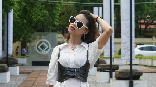 La montée en puissance des créations vestimentaires unisexes dans la haute couture : tendances et analyses des derniers défilés.